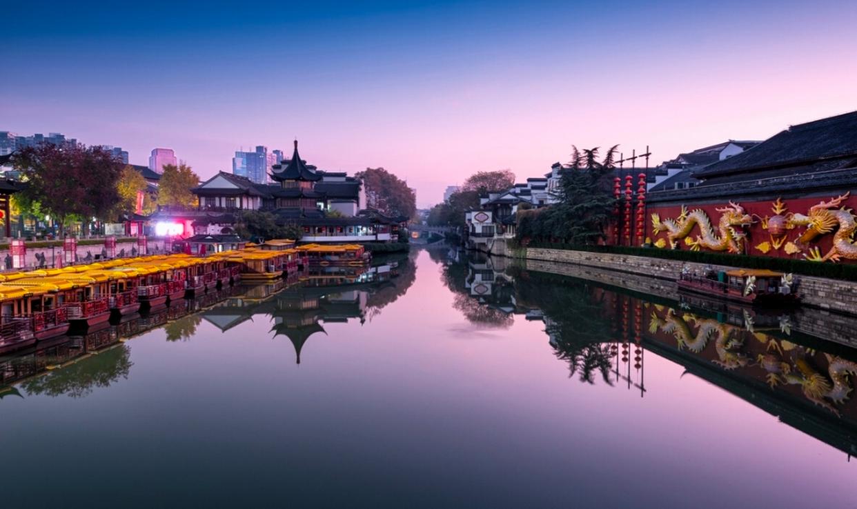 夜泊秦淮：流淌在桨声灯影里的金陵梦