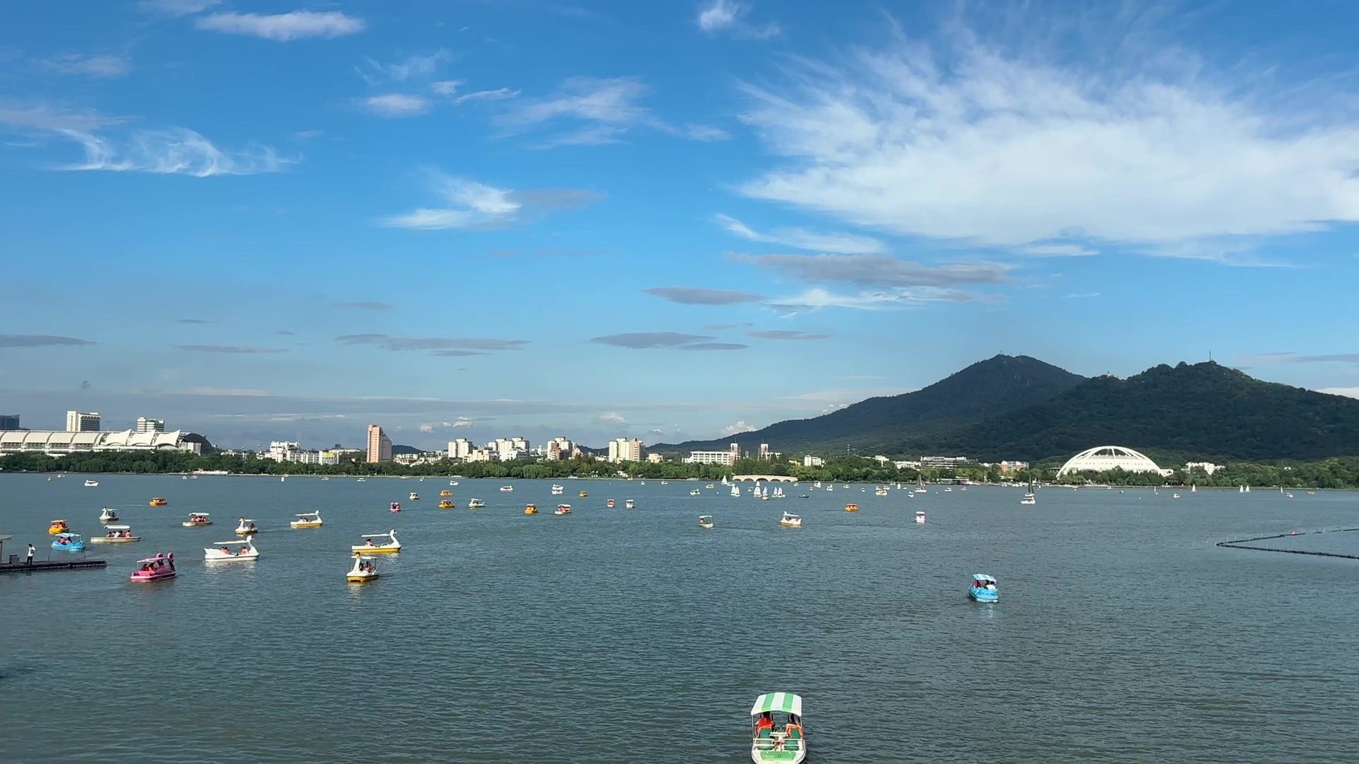 玄武湖：六朝烟水，一池碧波里的金陵梦境